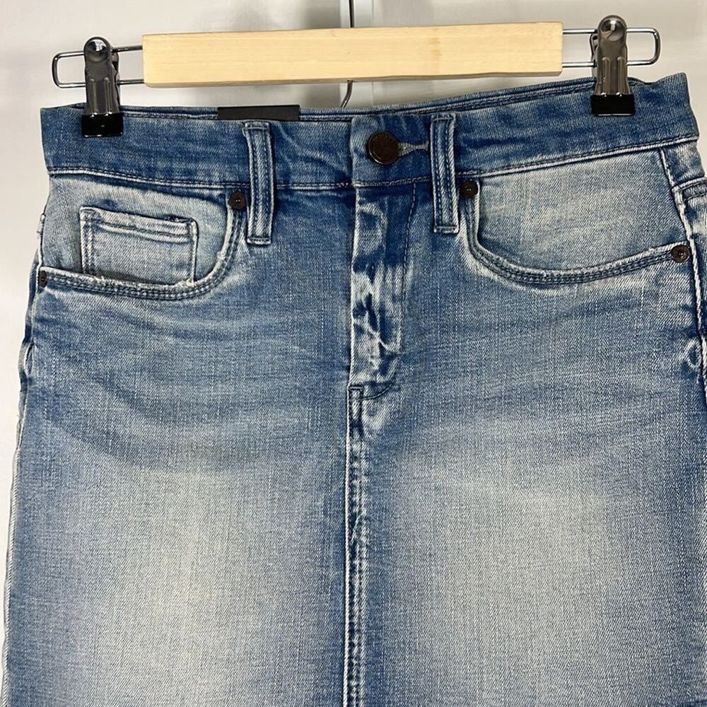 BLANKNYC Women’s Asymmetrical Fringe Hem Denim Mini Jean Skirt Blue Size 25 - Picture 4 of 10